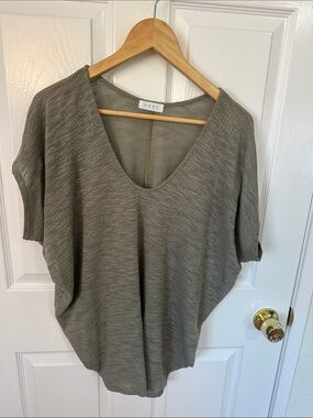 Enti Olive Green V-Neck Knit Women's Top